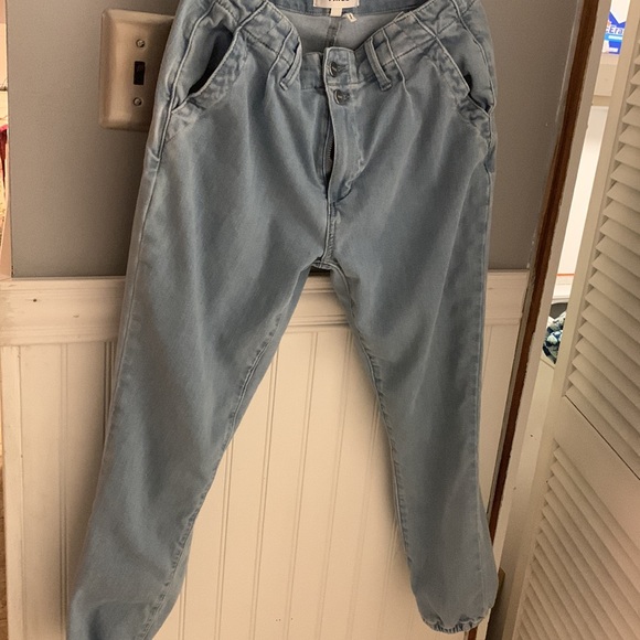 PAIGE light Jean color Joggers with vintage embroidery button down shirt - Picture 8 of 16